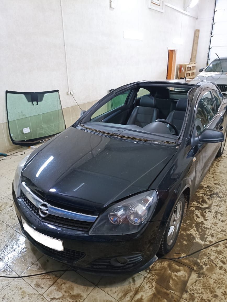 Установка ветрового стекла Opel Astra H GTC