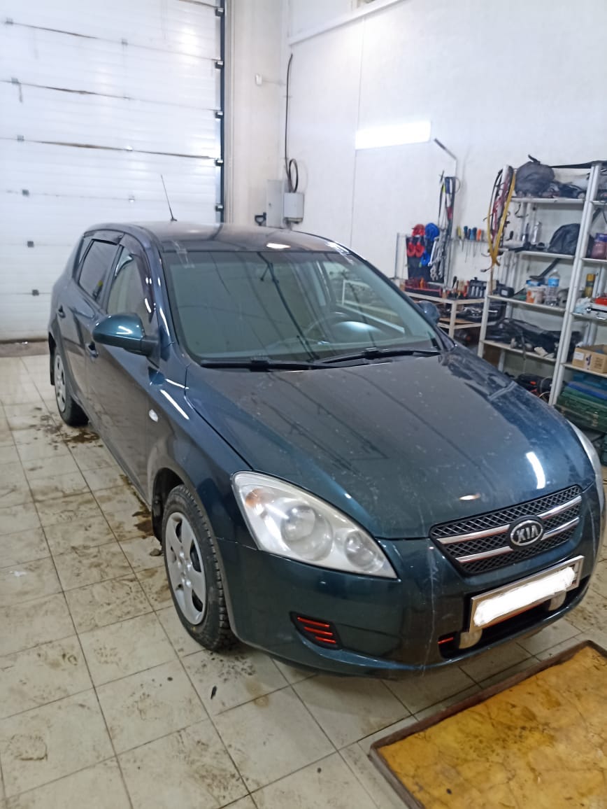 Замена ветрового стекла Kia Ceed 2008г.