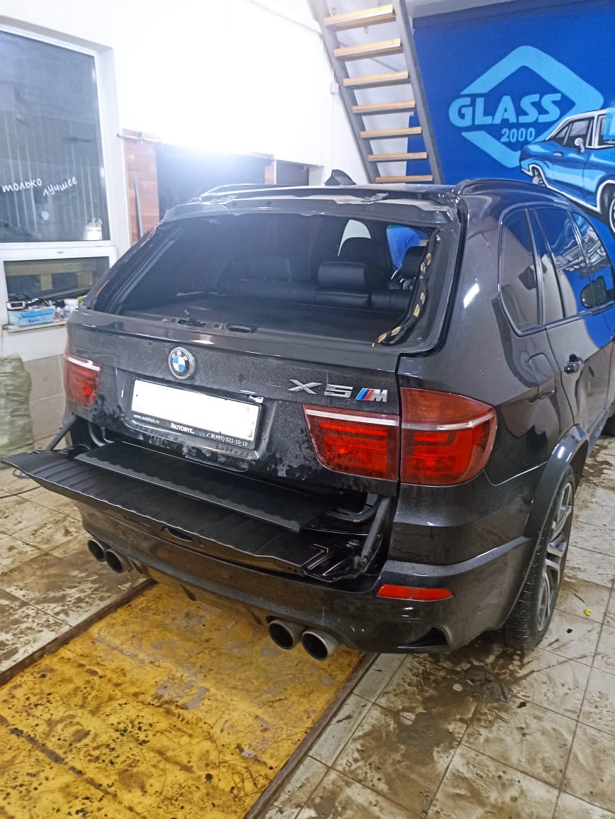 Установка заднего стекла с тонировкой BMW X5 70 кузов