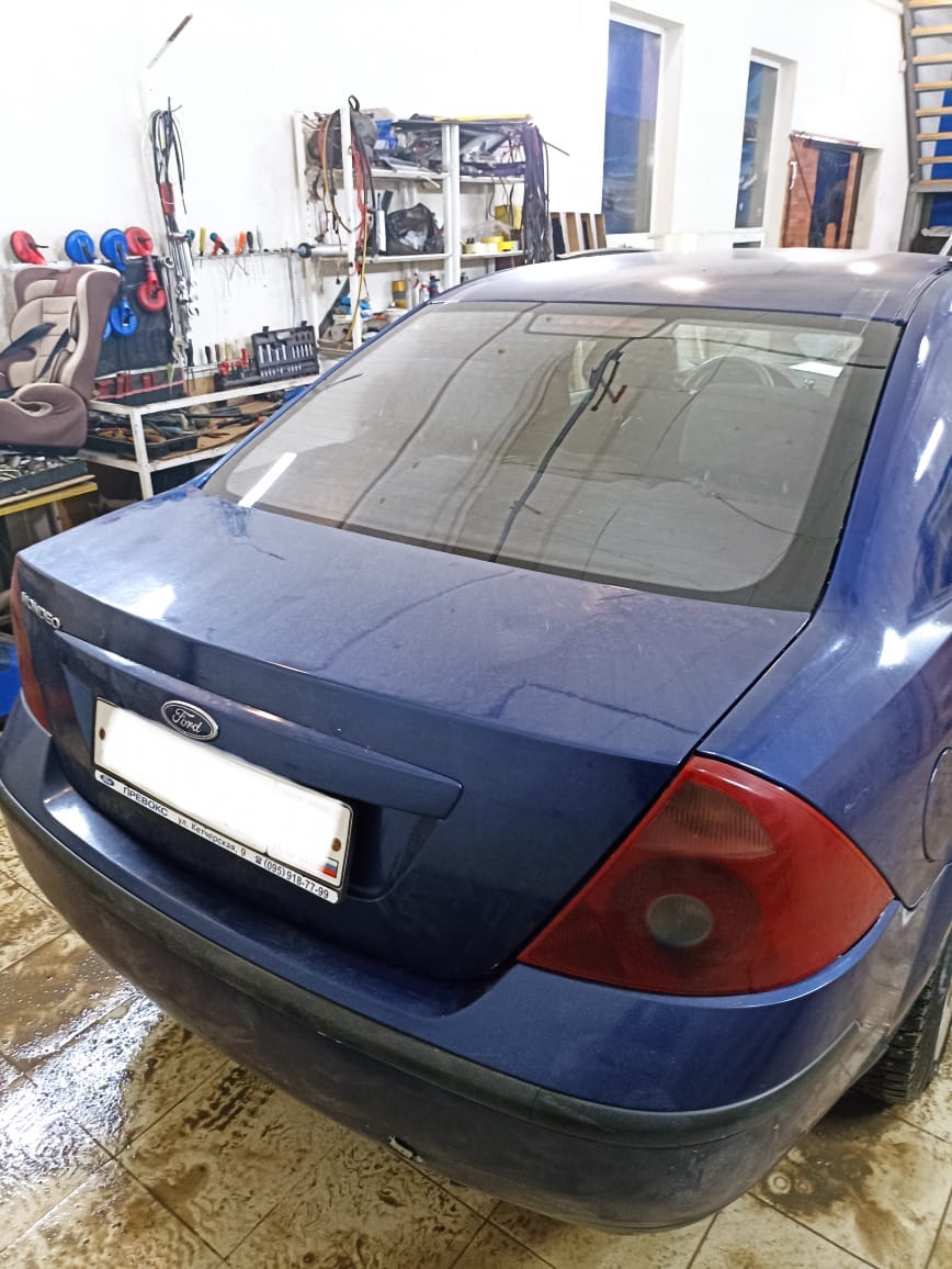 Установка заднего стекла Ford Mondeo 2000 года