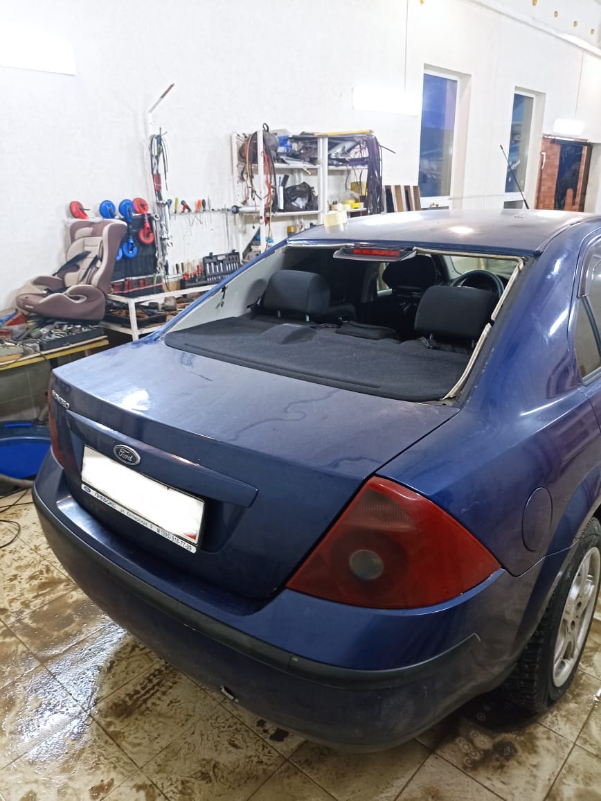 Установка заднего стекла Ford Mondeo 2000 года